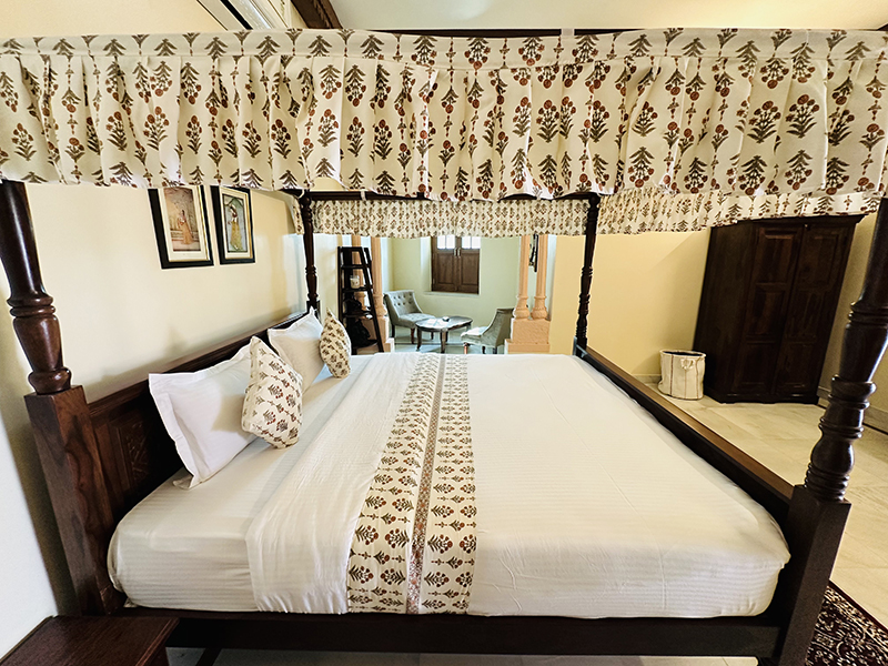 Quiet in-room rest setting